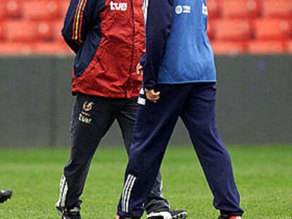 Diego Tristán, junto a Camacho, en el entrenamiento de ayer con la selección.