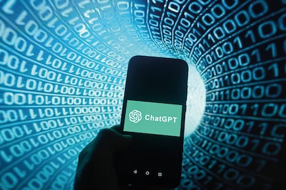 Para el autor, ChatGPT es un simulacro computacional que en ningún momento demuestra conocimiento ni inteligencia.