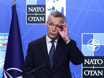 Jens Stoltenberg, secretário-geral da OTAN, dá uma coletiva de imprensa nesta segunda-feira.