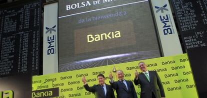 José Luis Olivas, Rodrigo Rato y Francisco Verdú, el dia de la salida a Bolsa de Bankia en el parqué madrileño.