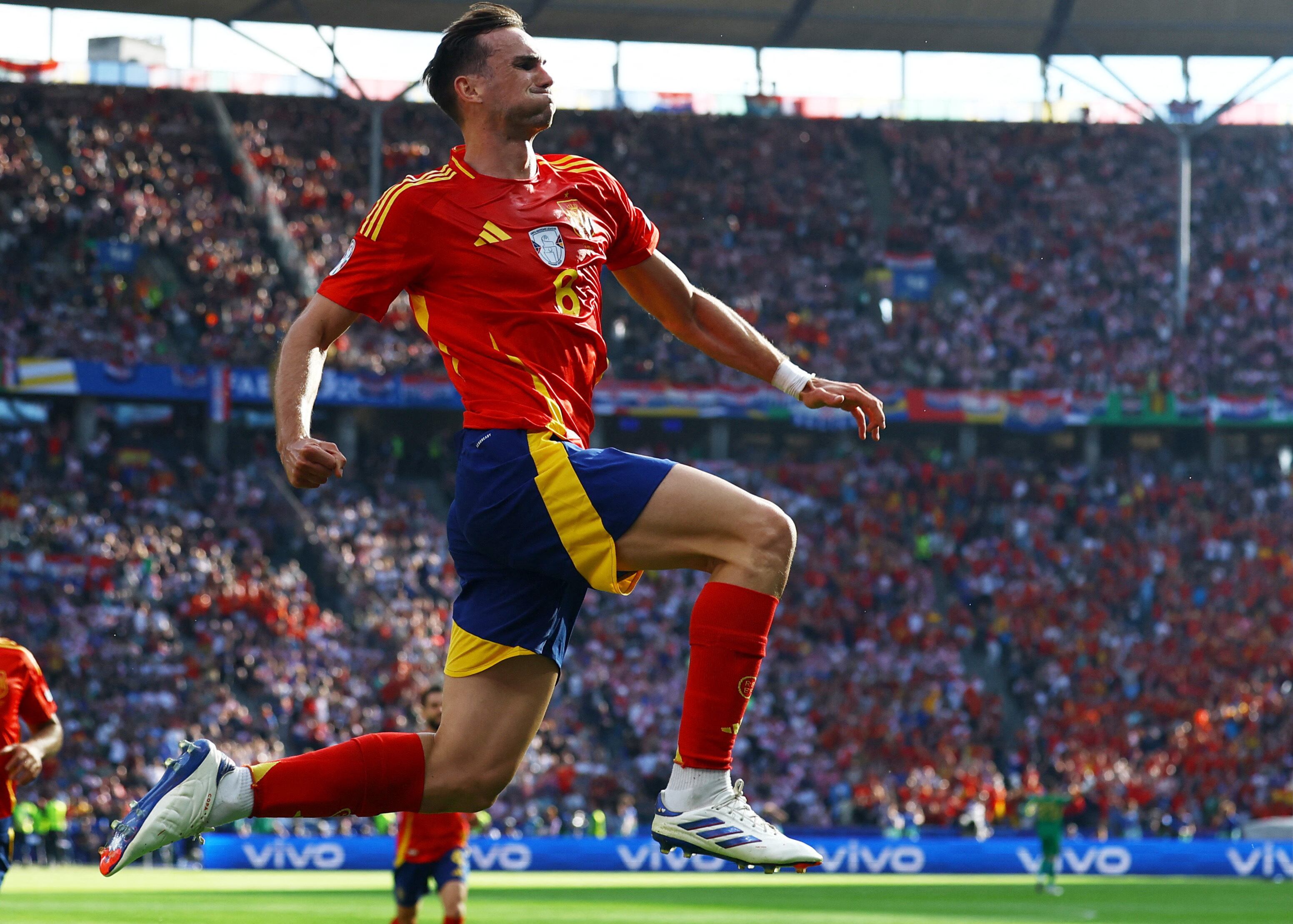 Fabián celebra el 2-0 a favor de España.