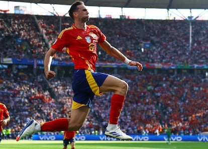 Fabián celebra el 2-0 a favor de España.