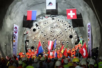 Túnel de San Gotardo (Suiza), el más largo del mundo, cuya perforación acaba de terminar Alpine (FCC).