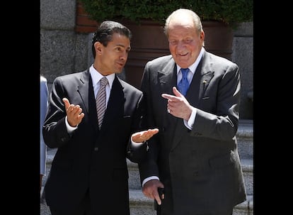 El presidente de México Peña Nieto conversa con don Juan Carlos durante su visita oficial a España. Es uno de los últimos actos del Rey como Jefe de Estado.