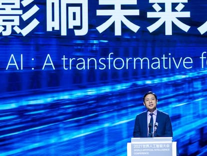 Robin Li Yanhong, presidente y consejero delegado de Baidu, en una imagen de archivo tomada durante la ceremonica de inauguración de la conferencia mundial de inteligencia artificial celebrada en Shanghái en 2021.