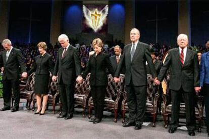 Cuatro presidentes de EE UU despiden a Coretta Scott King. De izquierda a derecha, el actual, George W. Bush; su esposa, Laura; Bill Clinton, y la senadora Hillary Clinton; George Bush, y Jimmy Carter, con su esposa, Rosalyn, durante el funeral en Atlanta.