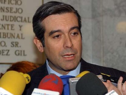 El portavoz del Consejo General del Poder Judicial (CGPJ), Enrique López, tras aprobarse el informe.