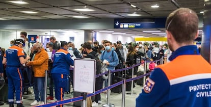 Control de certificados de vacunación el pasado 11 de enero en el aeropuerto París-Charles de Gaulle. 