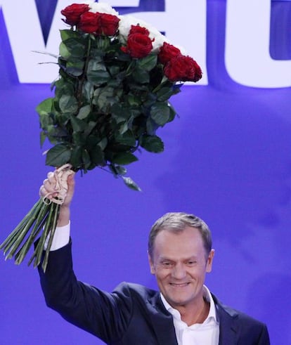 El primer ministro polaco, Donald Tusk, celebra su victoria.