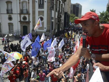 Sindicalistas protestam no RJ.