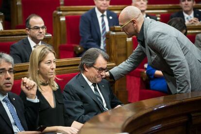 Romeva saluda Mas al Parlament.