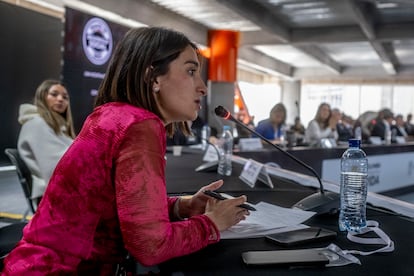 Laura Sarabia, habla durante el foro en Bogotá.