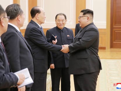 El l&iacute;der norcoreano, Kim Jong-un, recibe este martes a la delegaci&oacute;n del pa&iacute;s que acudi&oacute; a los Juegos Olimpicos de Invierno en Corea del Sur.
 