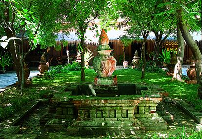 Los jardines de Bagan están unidos por senderos a las antiguas pagodas. Guardan la leyenda de lo que fue el antiguo reino de Mien.