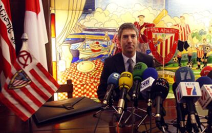 El exjugador del Athletic Josu Urrutia ha anunciado esta mañana que se presenta a las elecciones a presidente del club.