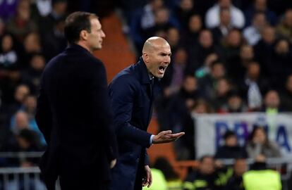 El entrenador del Real Madrid Zinedine Zidane (d), junto al entrenador de la Juventus Massimiliano Allegri.