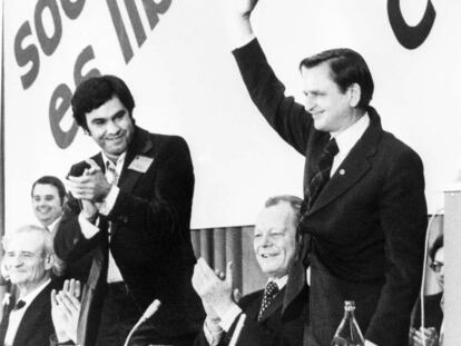Congreso del PSOE en 1976. Felipe González, Willy Brandt y Olof Palme en la sesión inaugural.