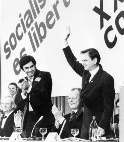Congreso del PSOE en 1976. Felipe González, Willy Brandt y Olof Palme en la sesión inaugural.