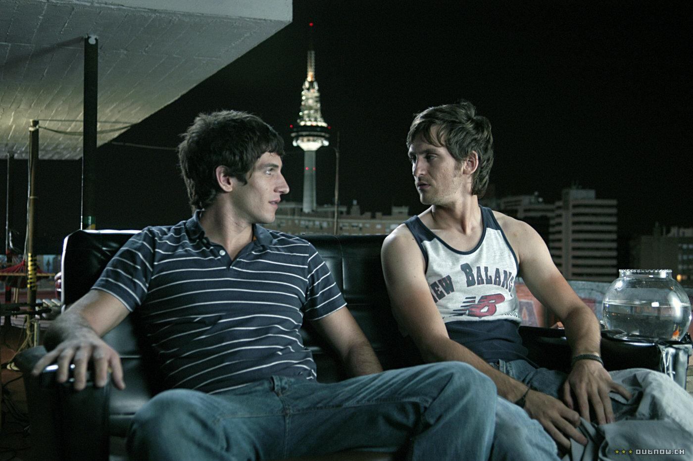 Quim Gutiérrez y Raúl Arévalo, en 'AzulOscuroCasiNegro'.