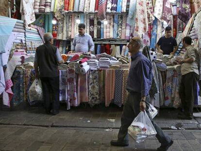 El bazar principal de Teherán, tras conocerse la ruptura del acuerdo nuclear por parte de Estados Unidos