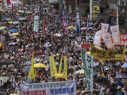 Decenas de miles de manifestantes se sumaron a la tradicional marcha del 1 de julio.