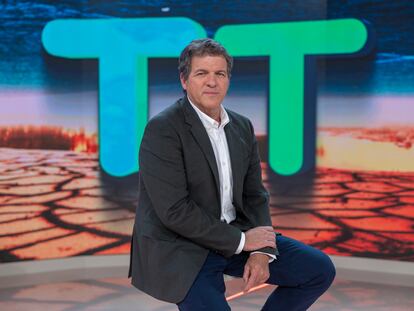 Mario Picazo a principios de mayo, en los estudios de Mediaset España desde donde emite 'Tiempo al tiempo'.