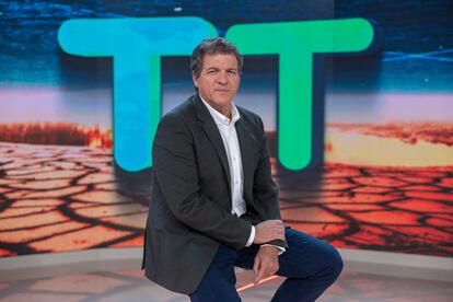 Mario Picazo a principios de mayo, en los estudios de Mediaset España desde donde emite 'Tiempo al tiempo'.