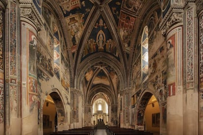 Interior de la basílica Santa Catarina d'Alessandria, en Galatina.