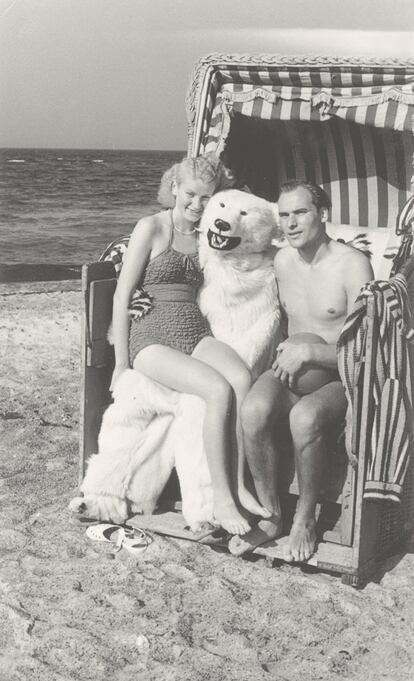 Jochen Raiss é um colecionador de fotos que passou três décadas procurando fotografias anônimas em feiras e antiquários.