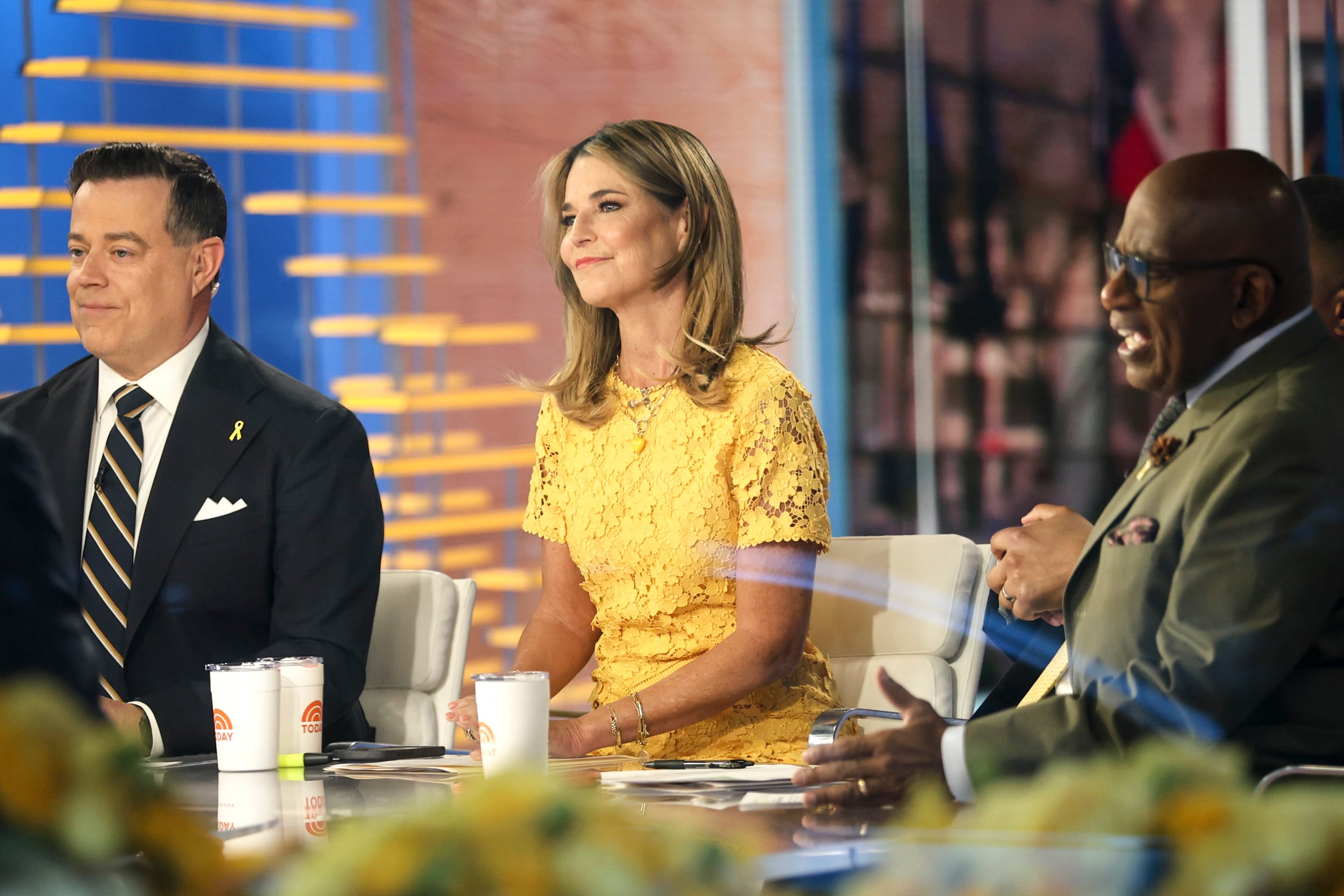 Savannah Guthrie vuelve a ‘Today’ tras la desaparición de su madre, vestida de amarillo y entre lágrimas: “Allá vamos, preparados o no”