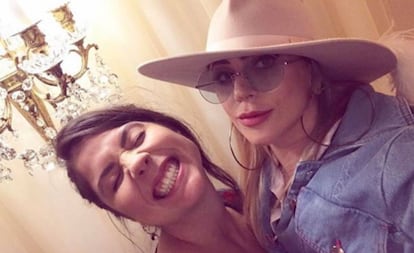 Natali Germanotta y, a la derecha, Lady Gaga, en julio de 2017.