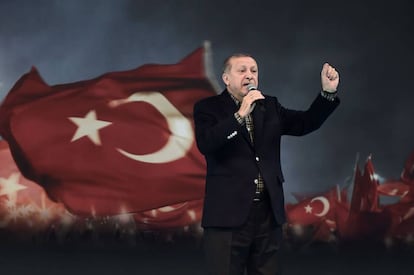 Erdogan durante un mitin de este domingo en Estambul