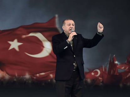 Erdogan durante un mitin de este domingo en Estambul