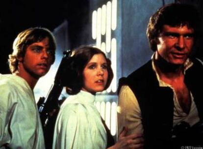 De izquierda a derecha, Mark Hamill, Carrie Fisher y Harrison Ford, en <i>La guerra de las galaxias</i>.