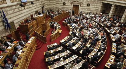 El primer ministro griego, Alexis Tsipras, en una comparecencia ante el Parlamento de Atenas