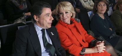 Esperanza Aguirre e Ignacio González, durante un acto de entrega de carnets a nuevos afiliados del PP en Alconbendas.