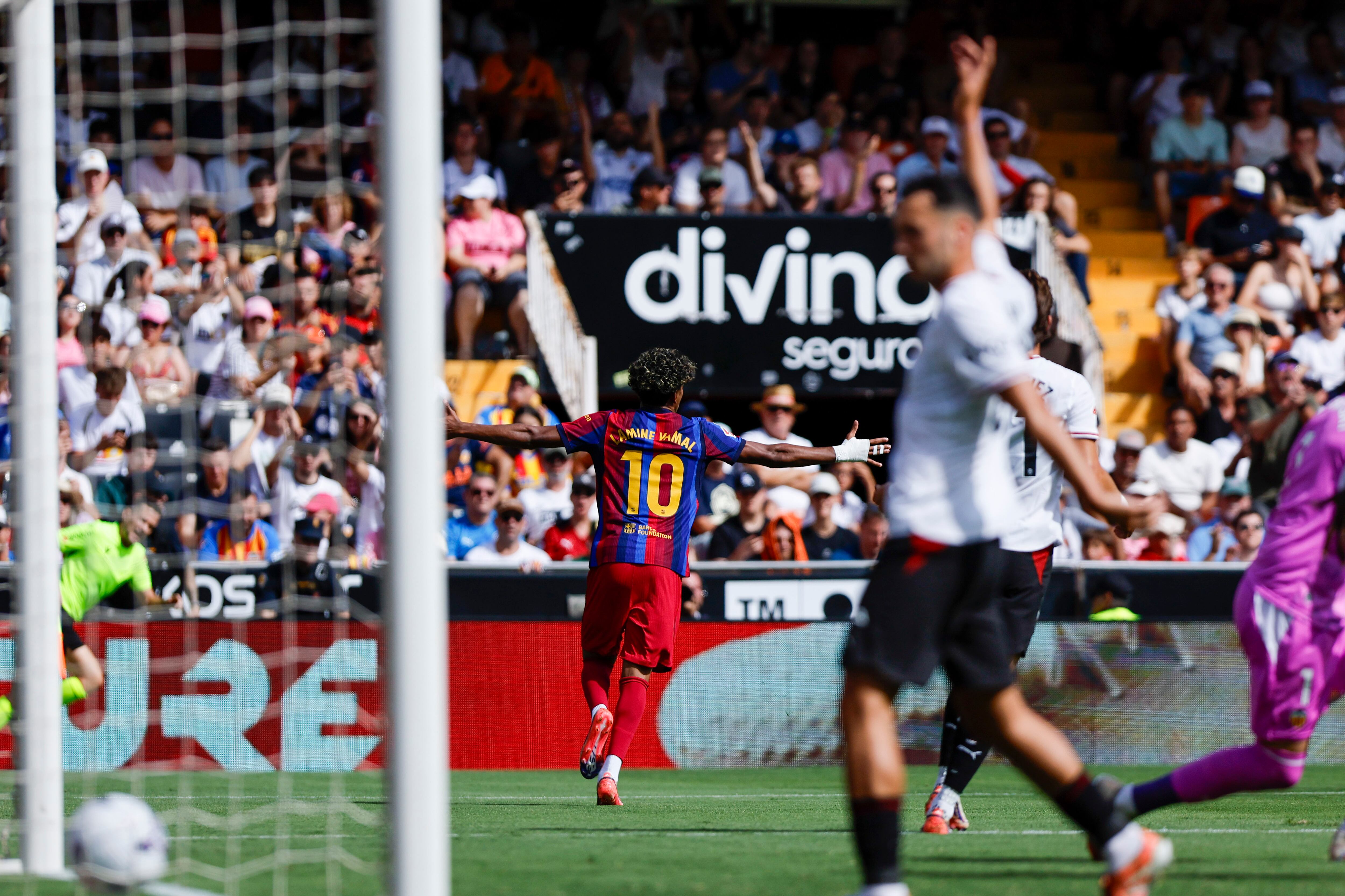 Valencia - Barcelona en directo | El Barça golea al Valencia y ya es líder en solitario en la Liga