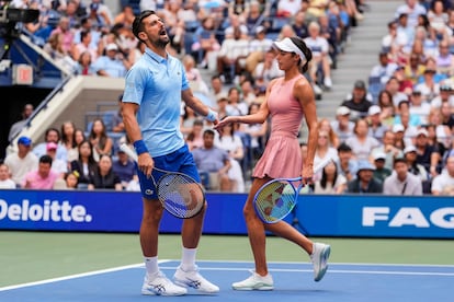 Djokovic, en el dobles mixto junto a Danilovic.