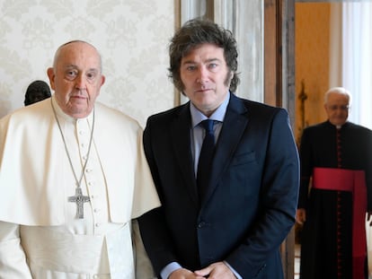 Javier Milei durante una audiencia con el Papa Francisco el 12 de febrero 2024.