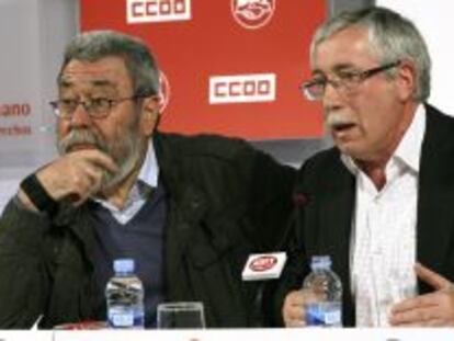 Los secretarios generales de CCOO y UGT, Ignacio Fern&aacute;ndez Toxo (derecha) y C&aacute;ndido M&eacute;ndez (izquierda), respectivamente.