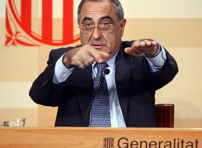 El consejero de Obras Públicas de la Generalitat, Joaquín Nadal, durante la rueda de prensa en la que se refirió a los incidentes en la construcción del AVE.