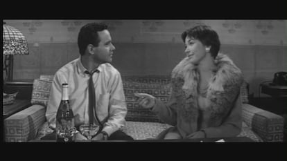 Justo al año siguiente Billy Wilder se marcaba otra película destinada a entrar en la historia del cine: 'El apartamento'. Muchos querrían tener al pobre C.C. Baxter (Jack Lemmon), pringado enamorado, como colega al que pedirle prestado continuamente su piso.