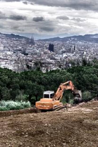 Obras de saneamiento del antiguo parque de atracciones de Montjuïc.