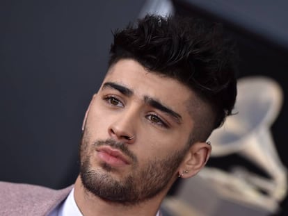 Zayn Malik posa frente a la prensa durante los premios Grammy de 2018, celebrados en Los Ángeles.