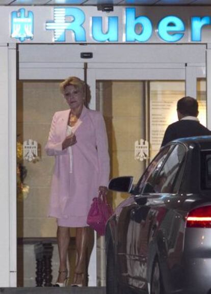 La baronesa Thyssen, a su salida de la clínica Ruber Internacional