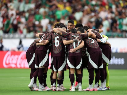 Los jugadores de la selección mexicana antes del partido contra Ecuador, el 30 de junio.