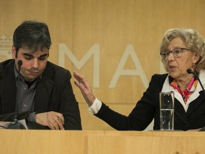 La alcaldesa Manuela Carmena y el concejal Jorge García Castaño.