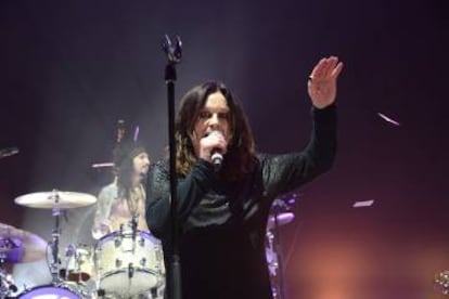 Apesar de todos os excessos cometidos, Ozzy Osbourne escapou da morte depois de um acidente quando dirigia um quad, no qual fraturou o pescoço, a clavícula e oito costelas.