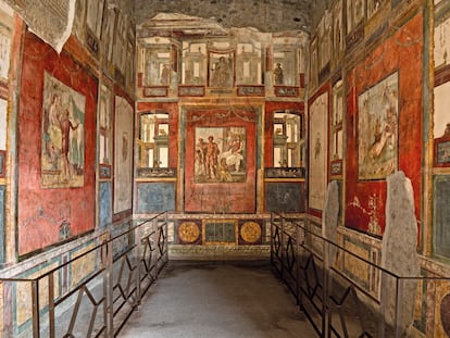 The Vetios House, belonging to merchants Aulo Vetio Restituto and Aulo Vetio Conviva, was decorated with Roman Fourth Style paintings.