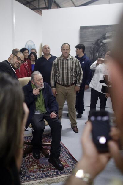 Fidel Castro se retiró del poder en 2006 y delegó el mando del país en su hermano Raúl, quien en 2008 fue ratificado formalmente como presidente de Cuba. En la imagen Fidel Castro, durante la inauguración del estudio de arte en La Habana (Cuba).